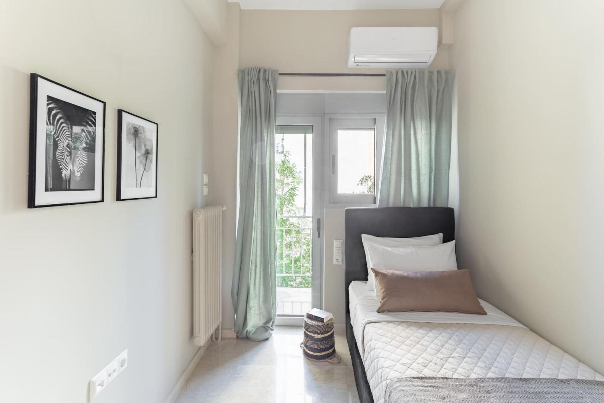 Deluxe 3-Bdrm Urban-Industrial Apt At Acropolis Athènes Extérieur photo
