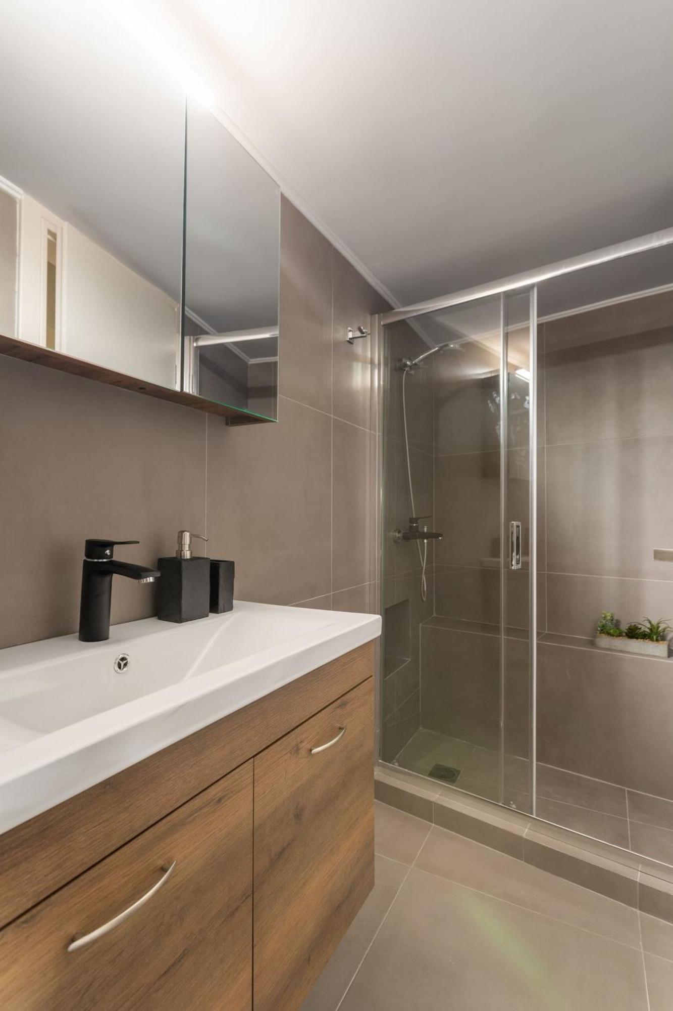 Deluxe 3-Bdrm Urban-Industrial Apt At Acropolis Athènes Extérieur photo