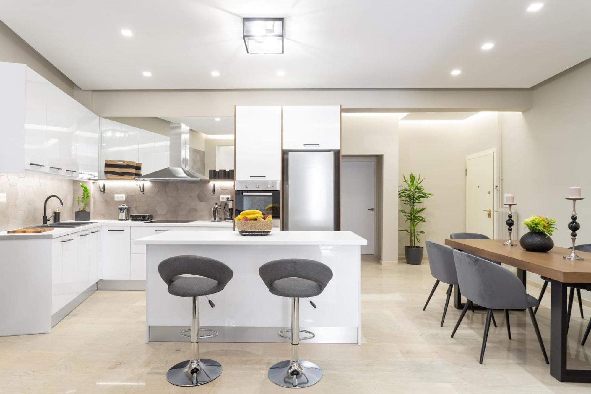 Deluxe 3-Bdrm Urban-Industrial Apt At Acropolis Athènes Extérieur photo