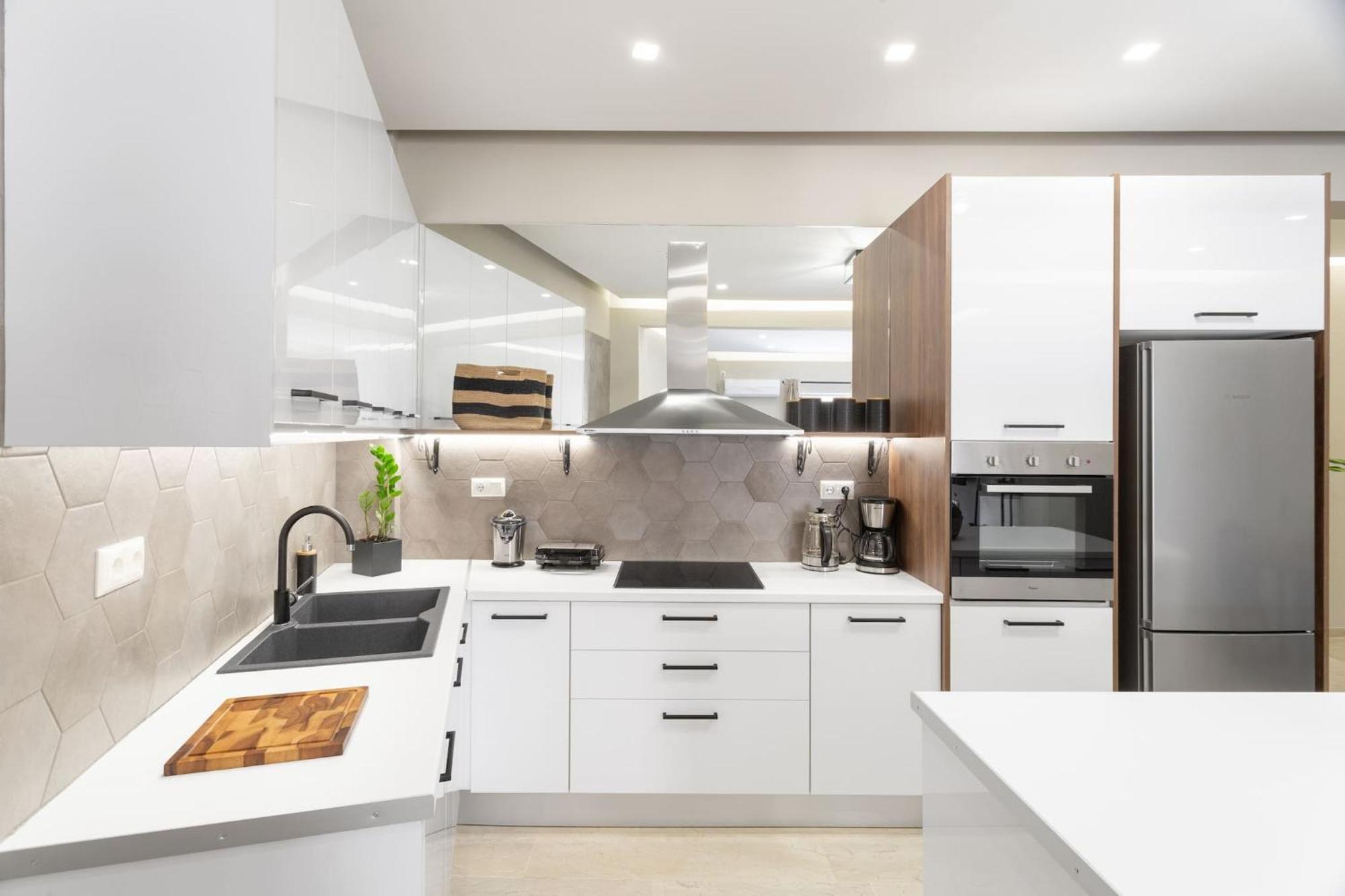 Deluxe 3-Bdrm Urban-Industrial Apt At Acropolis Athènes Extérieur photo