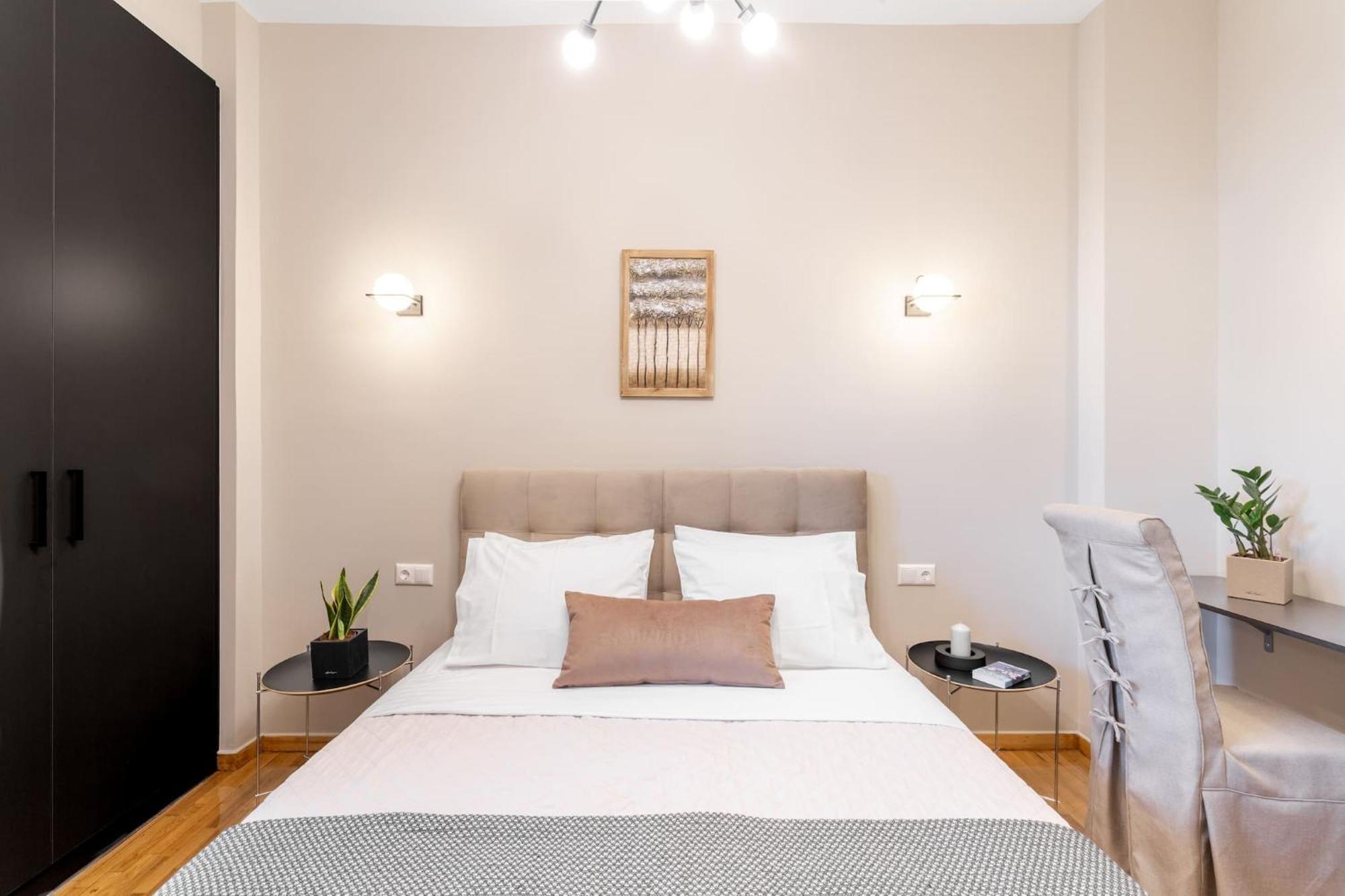 Deluxe 3-Bdrm Urban-Industrial Apt At Acropolis Athènes Extérieur photo