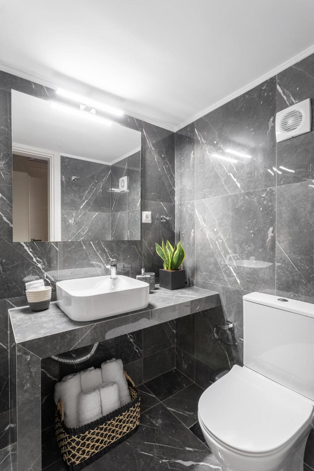 Deluxe 3-Bdrm Urban-Industrial Apt At Acropolis Athènes Extérieur photo